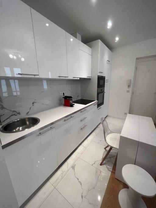 Luxury Appartment, Champs Elysees, Neuf ! باريس المظهر الخارجي الصورة